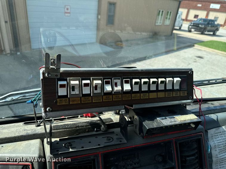 image for item DX1122 1990 Ford CF8000 pumper fire truck