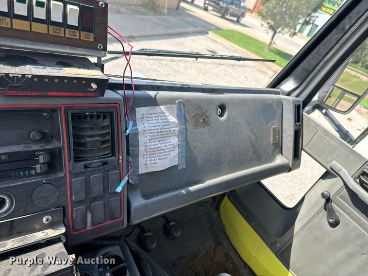 image for item DX1122 1990 Ford CF8000 pumper fire truck