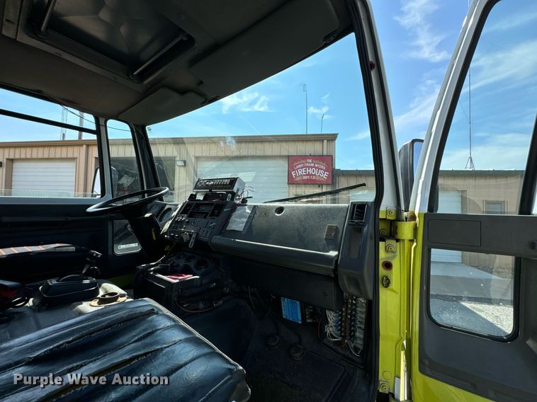 image for item DX1122 1990 Ford CF8000 pumper fire truck