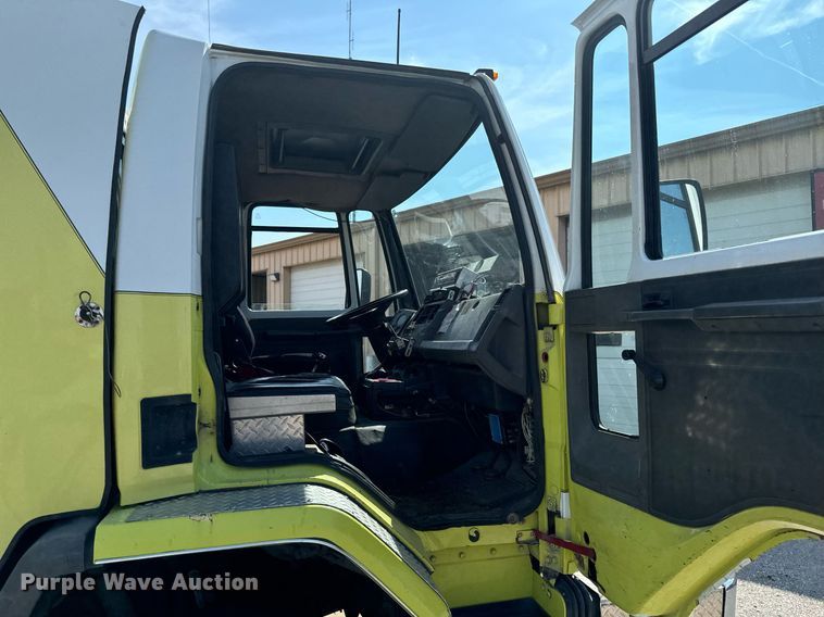 image for item DX1122 1990 Ford CF8000 pumper fire truck