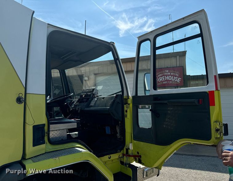 image for item DX1122 1990 Ford CF8000 pumper fire truck