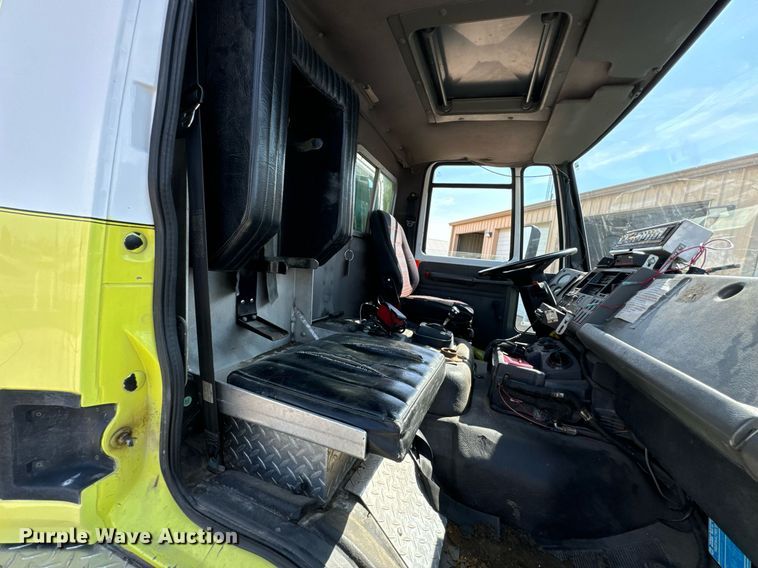 image for item DX1122 1990 Ford CF8000 pumper fire truck