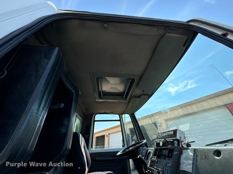 image for item DX1122 1990 Ford CF8000 pumper fire truck