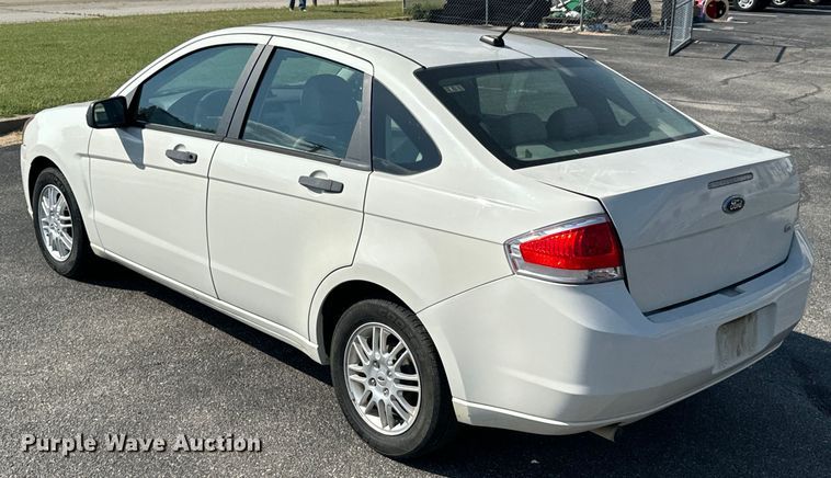 image for item DX1242 2010 Ford Focus 