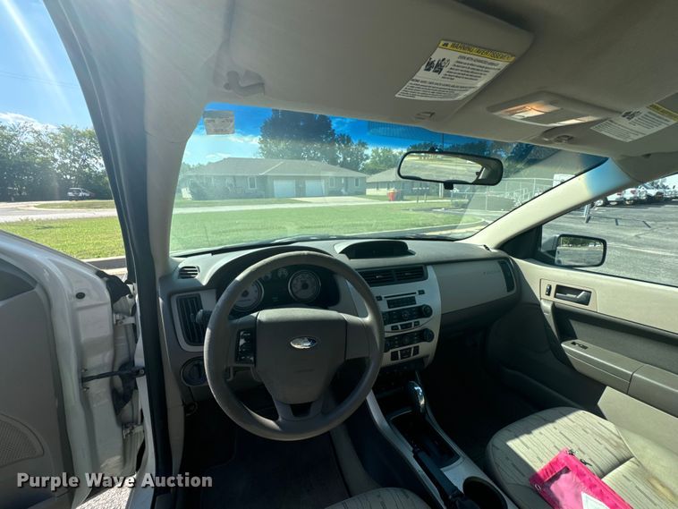 image for item DX1242 2010 Ford Focus 