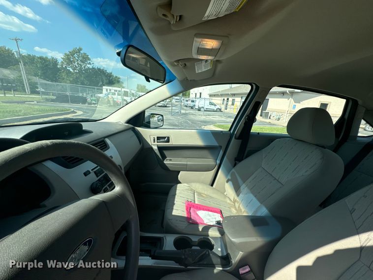 image for item DX1242 2010 Ford Focus 