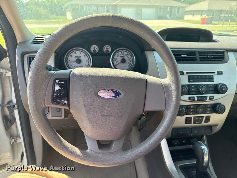 image for item DX1242 2010 Ford Focus 