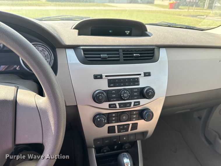 image for item DX1242 2010 Ford Focus 