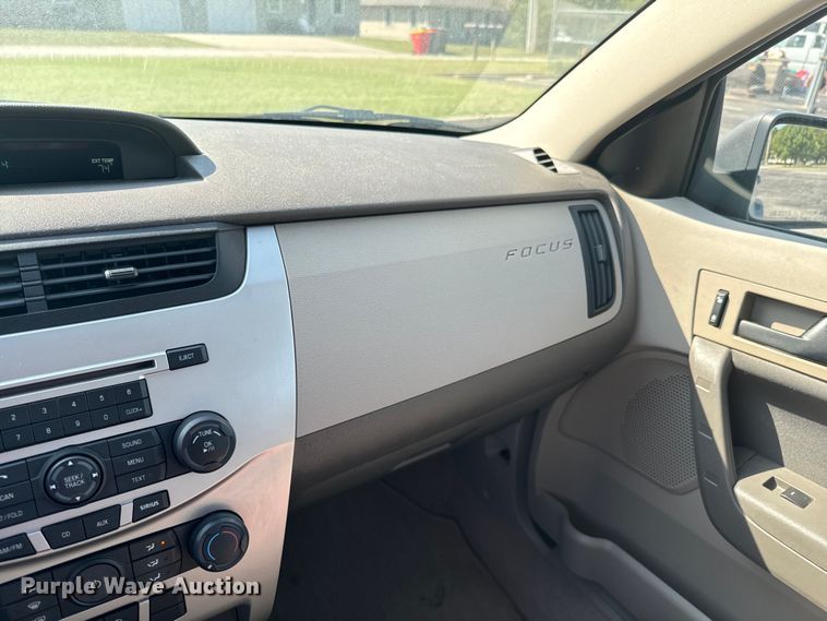 image for item DX1242 2010 Ford Focus 