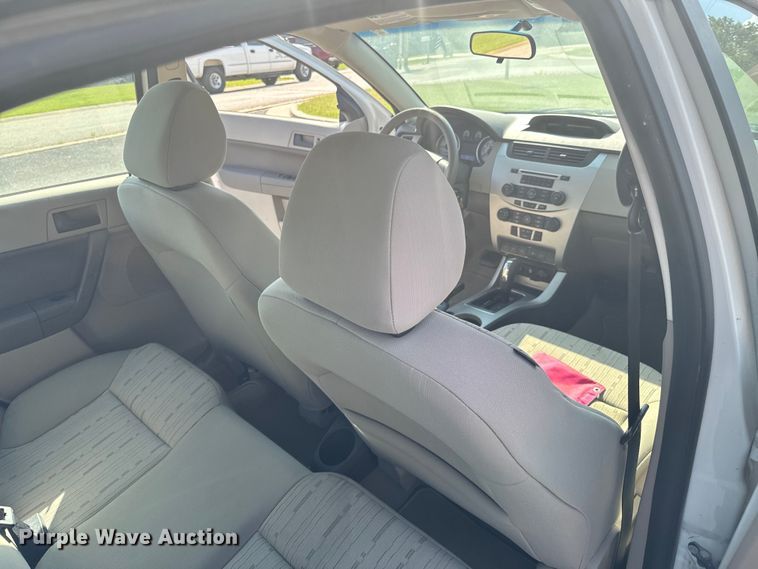 image for item DX1242 2010 Ford Focus 