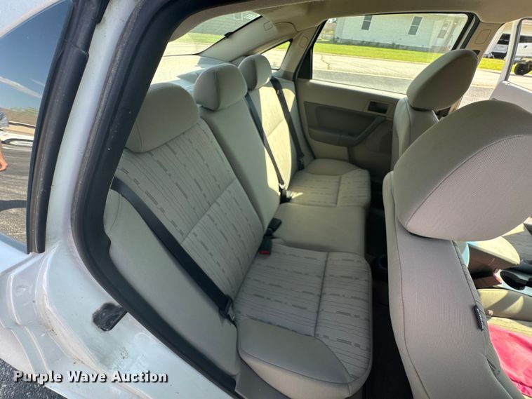 image for item DX1242 2010 Ford Focus 