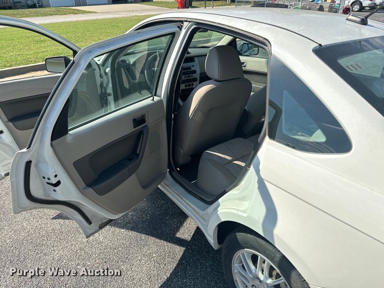 image for item DX1242 2010 Ford Focus 