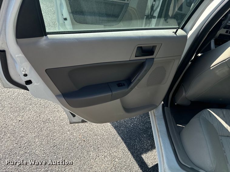 image for item DX1242 2010 Ford Focus 