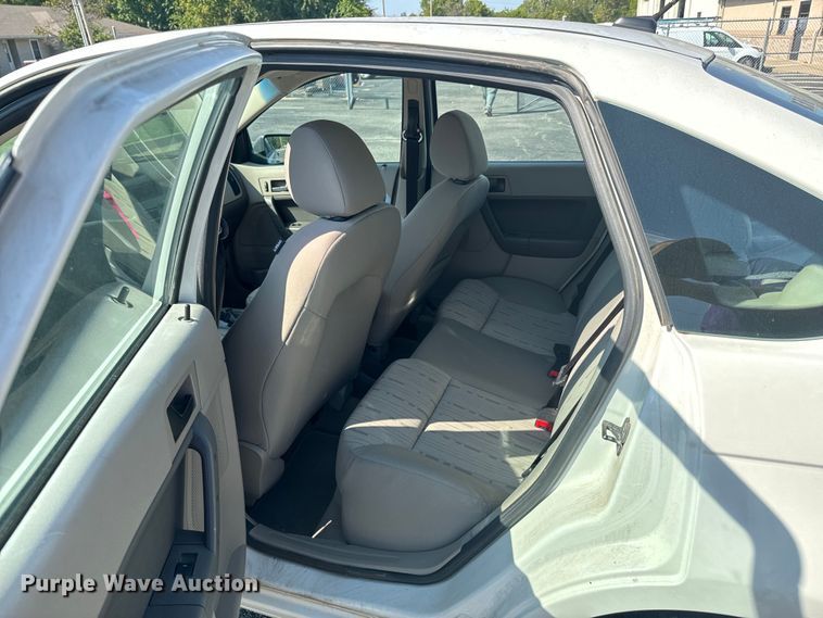 image for item DX1242 2010 Ford Focus 
