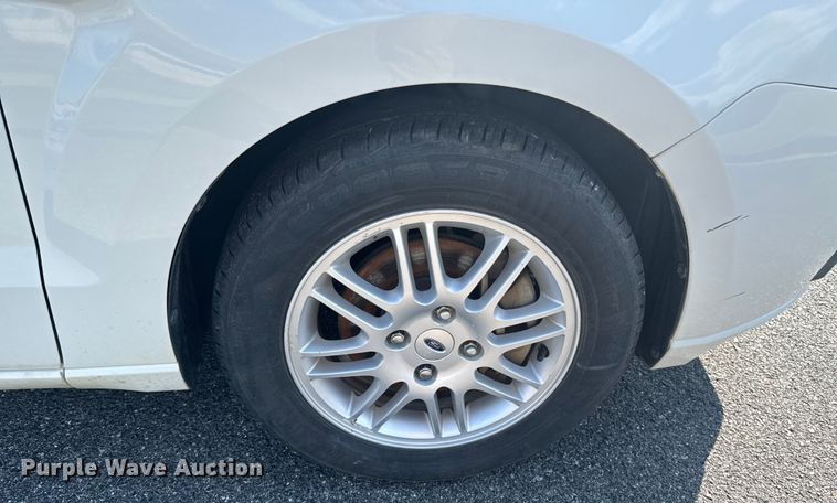 image for item DX1242 2010 Ford Focus 