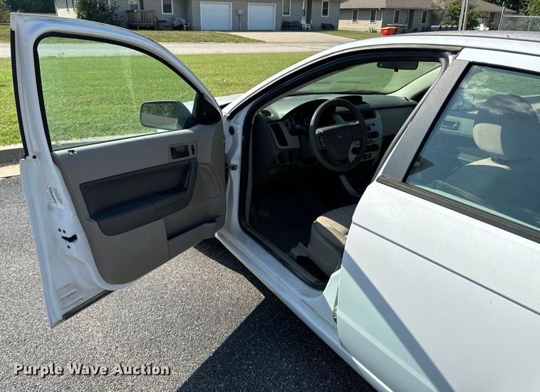 image for item DX1249 2008 Ford Focus 