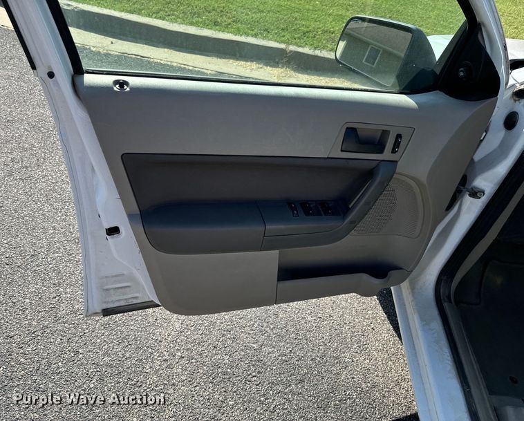 image for item DX1249 2008 Ford Focus 