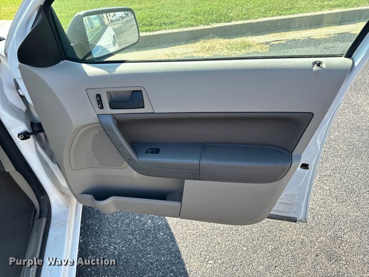 image for item DX1249 2008 Ford Focus 