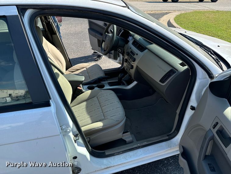 image for item DX1249 2008 Ford Focus 