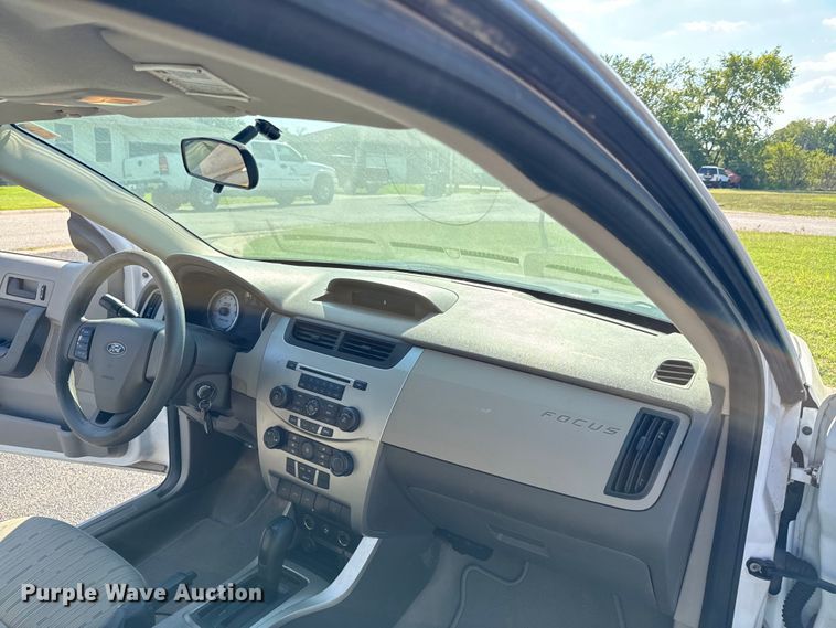image for item DX1249 2008 Ford Focus 