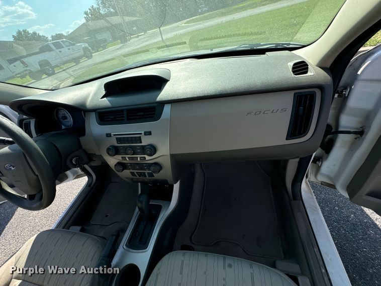 image for item DX1249 2008 Ford Focus 