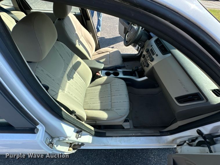 image for item DX1249 2008 Ford Focus 