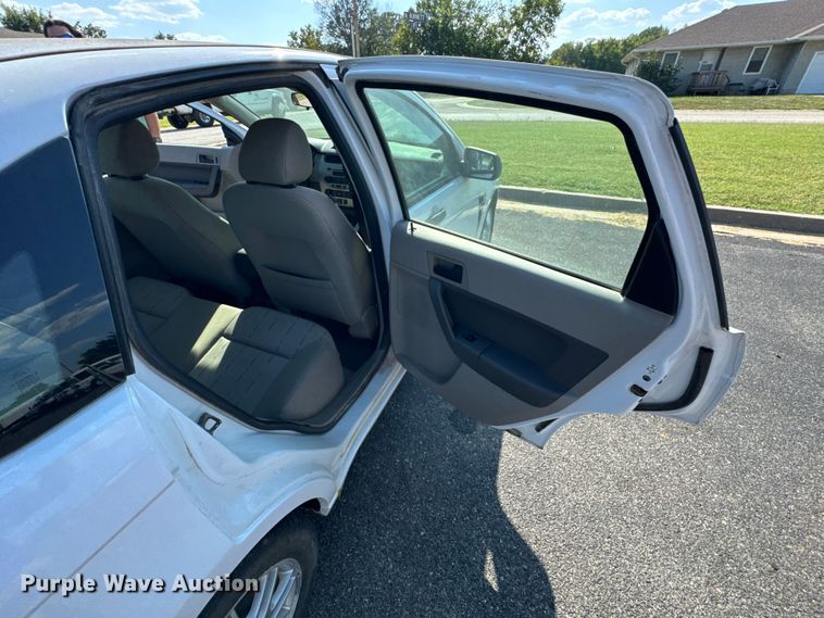 image for item DX1249 2008 Ford Focus 