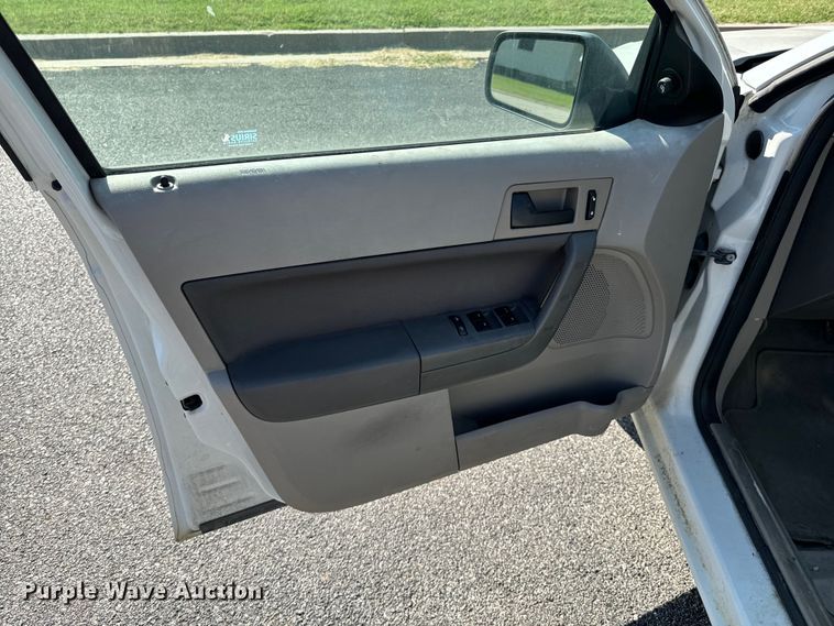 image for item DX1250 2010 Ford Focus 