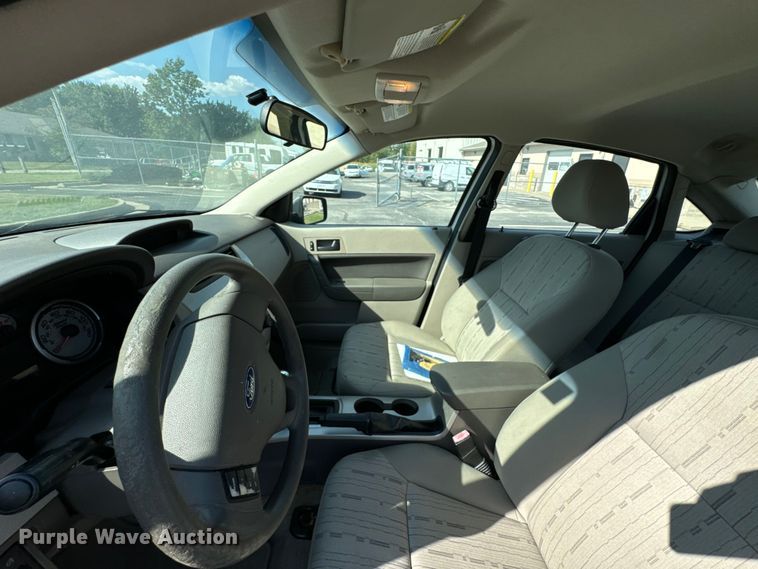 image for item DX1250 2010 Ford Focus 