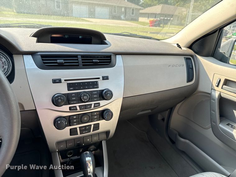 image for item DX1250 2010 Ford Focus 