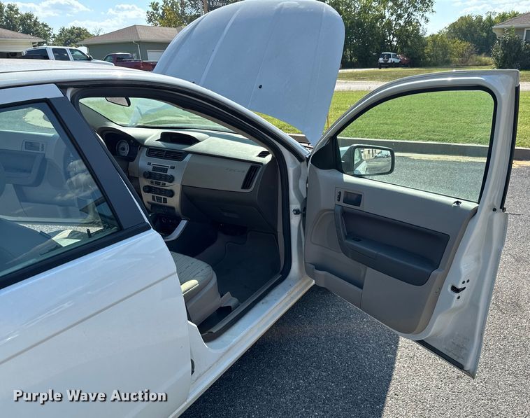 image for item DX1250 2010 Ford Focus 