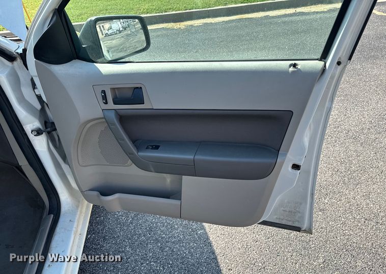 image for item DX1250 2010 Ford Focus 