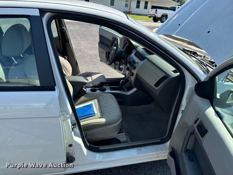 image for item DX1250 2010 Ford Focus 