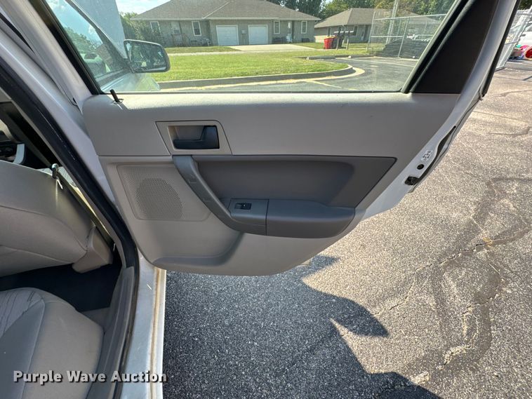 image for item DX1250 2010 Ford Focus 