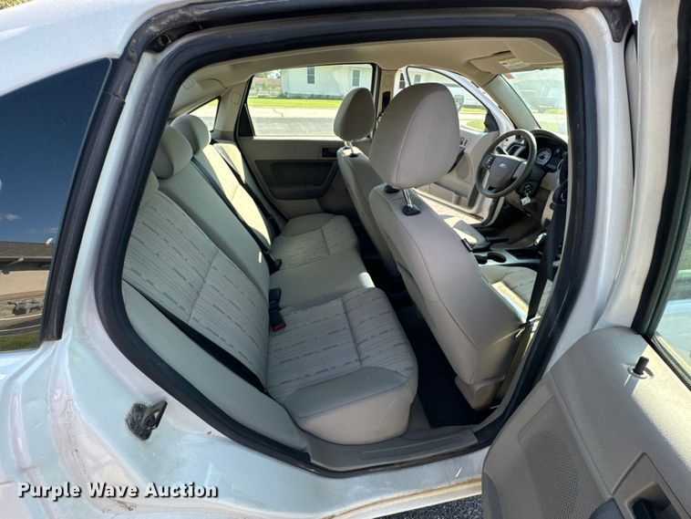 image for item DX1250 2010 Ford Focus 