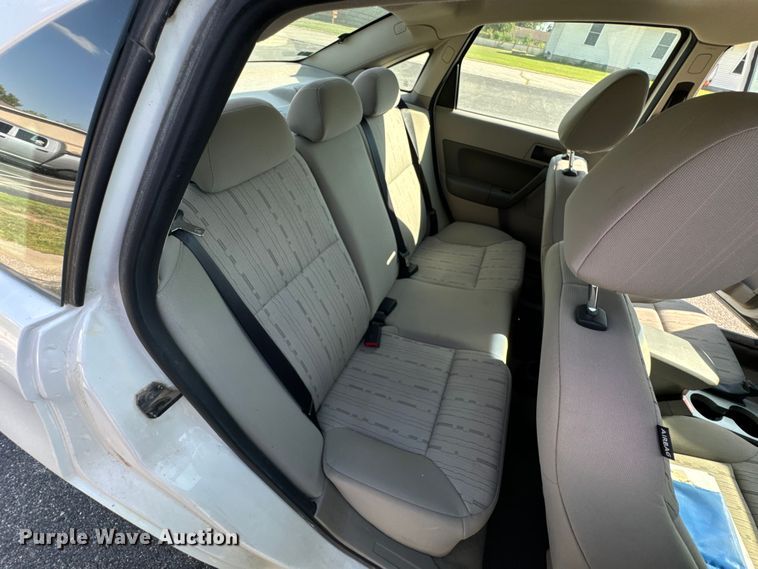 image for item DX1250 2010 Ford Focus 