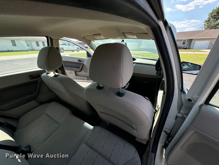 image for item DX1250 2010 Ford Focus 