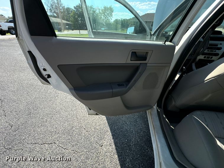 image for item DX1250 2010 Ford Focus 