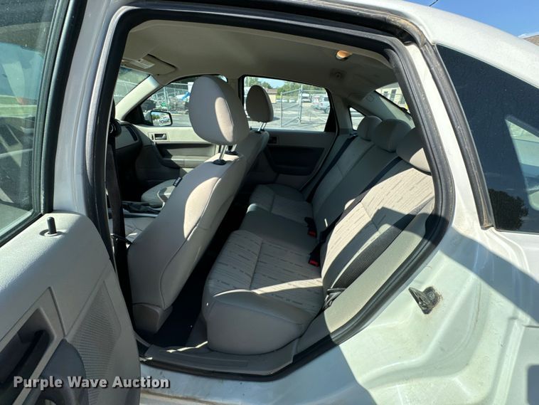 image for item DX1250 2010 Ford Focus 