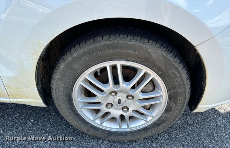 image for item DX1250 2010 Ford Focus 