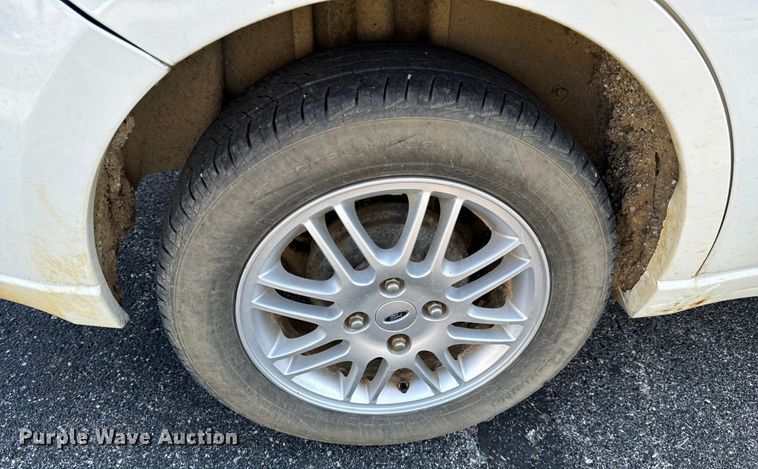 image for item DX1250 2010 Ford Focus 