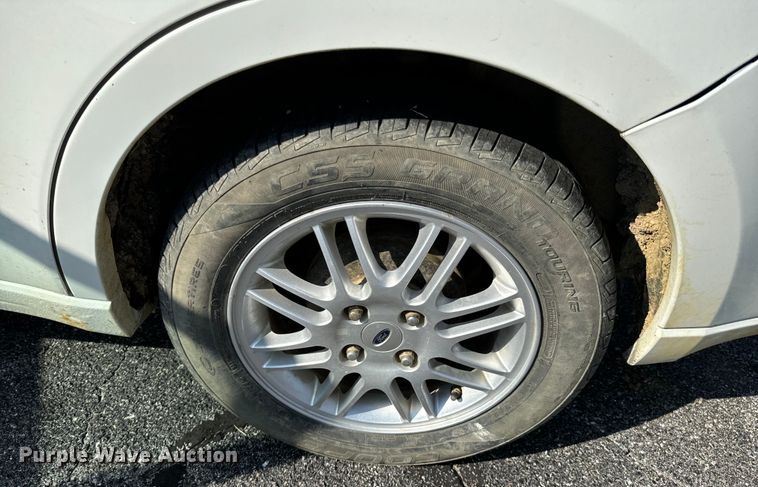 image for item DX1250 2010 Ford Focus 