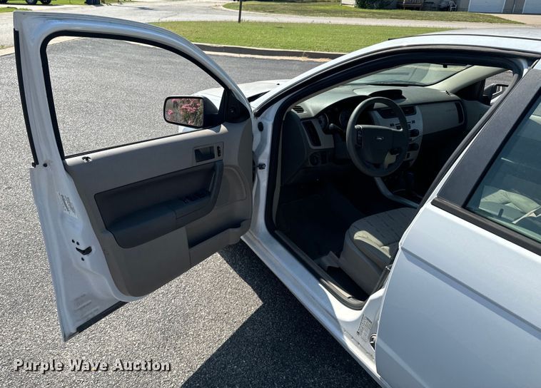 image for item DX1252 2008 Ford Focus 