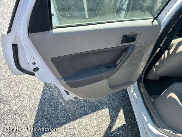 image for item DX1252 2008 Ford Focus 