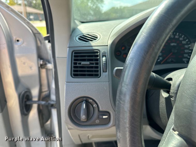 image for item DX1253 2005 Ford Focus 