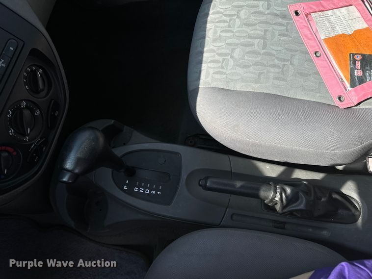 image for item DX1253 2005 Ford Focus 