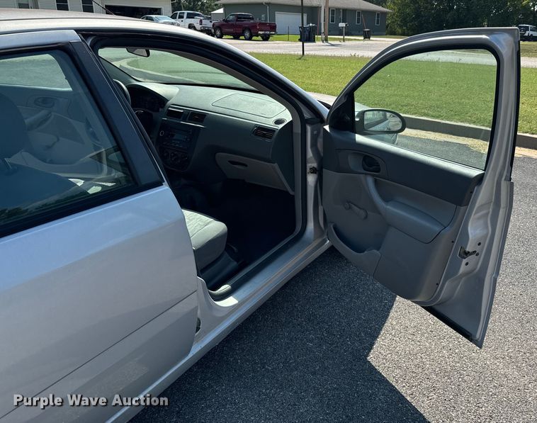 image for item DX1253 2005 Ford Focus 