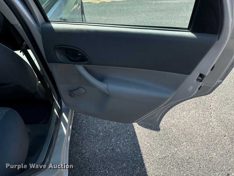 image for item DX1253 2005 Ford Focus 