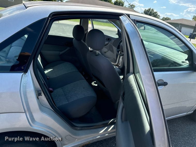 image for item DX1253 2005 Ford Focus 