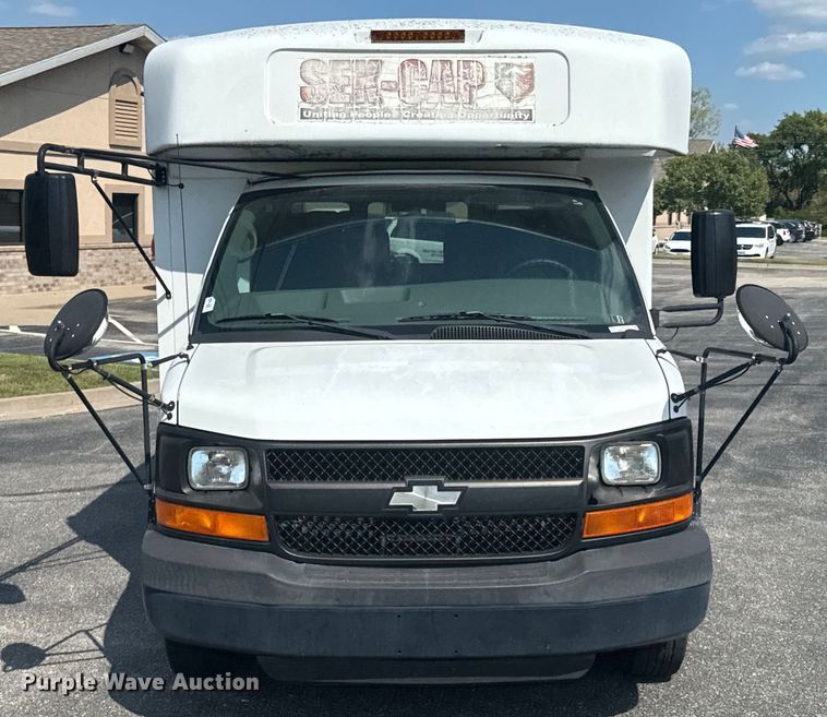 image for item DX1255 2009 Chevrolet Express 3500 shuttle bus